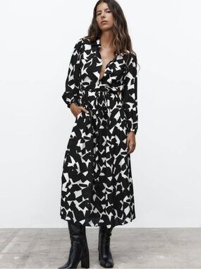 Zara Black & White Abstract Long-Sleeve Midi Dress
